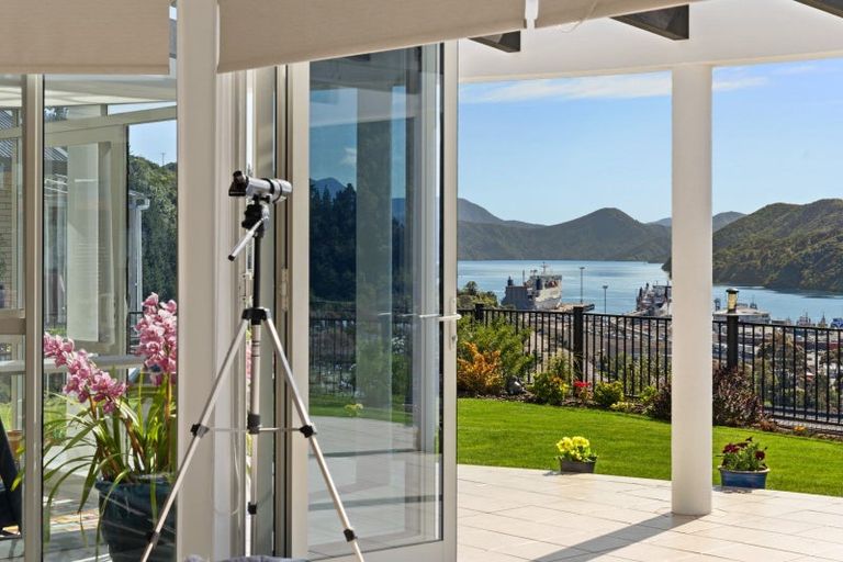 Photo of property in 8 Harbour View Heights, Picton, 7220