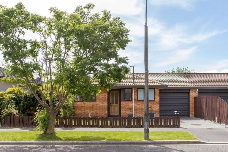 Photo of property in 2/42 Briarmont Street, Avondale, Christchurch, 8061