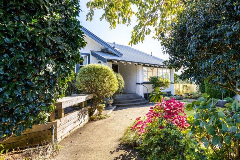 Photo of property in 22 Ridge Lane, New Plymouth, 4310