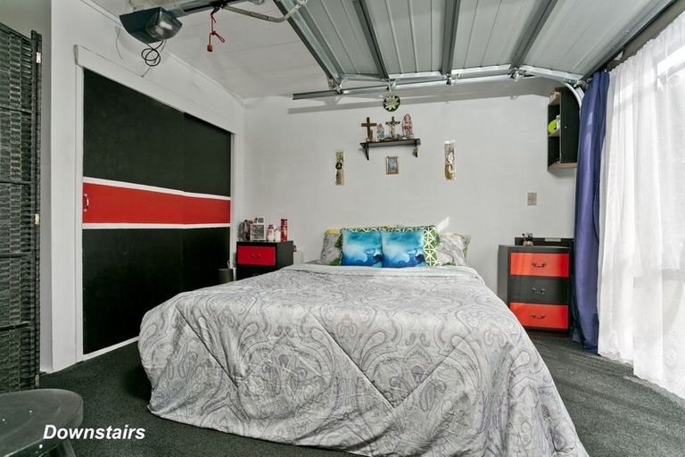 Photo of property in 1/100 Lynn Road, Bayview, Auckland, 0629