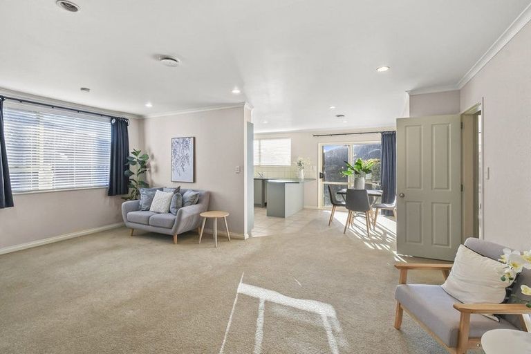 Photo of property in 6 Richard Halse Drive, Manurewa, Auckland, 2105