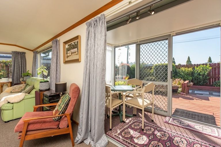 Photo of property in 2 Meadowvale Drive, Levin, 5510