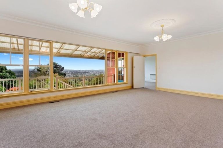 Photo of property in 37 Dyers Pass Road, Cashmere, Christchurch, 8022