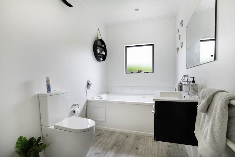 Photo of property in 82-84 Venice Street, Martinborough, 5711