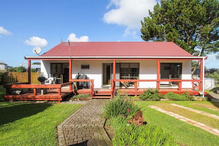 Photo of property in 9 Hosking Place, Clarks Beach, 2122