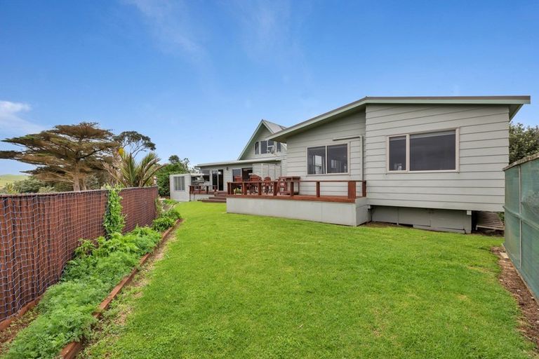 Photo of property in 16 Kelly Street, Baylys Beach, Dargaville, 0377
