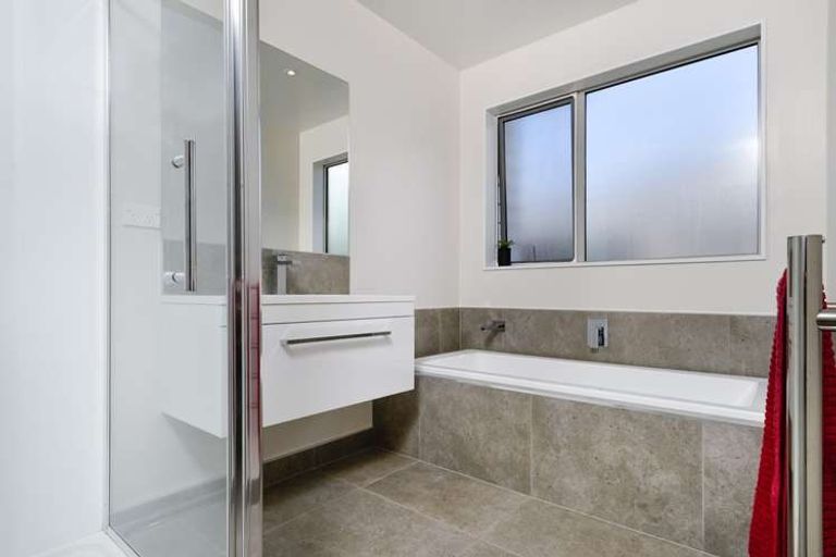 Photo of property in 12 Bellamont Street, Kumeu, 0810