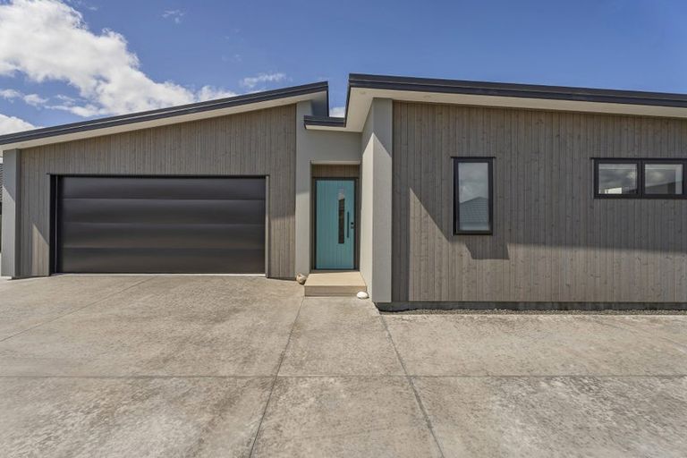 Photo of property in 10 Palm Drive, Whitianga, 3510