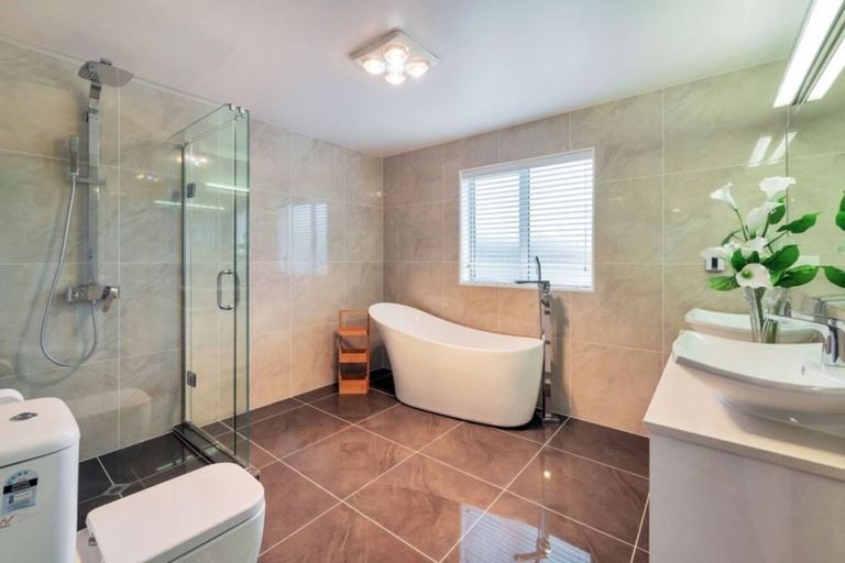 Photo of property in 51 Admirals Court Drive, Greenhithe, Auckland, 0632