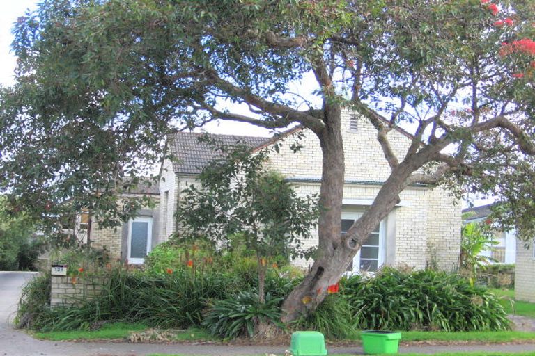 Photo of property in 2/121 Bucklands Beach Road, Bucklands Beach, Auckland, 2012