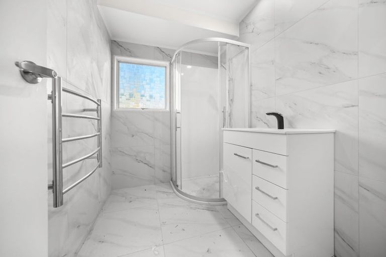 Photo of property in 36 Frobisher Way, Clendon Park, Auckland, 2103