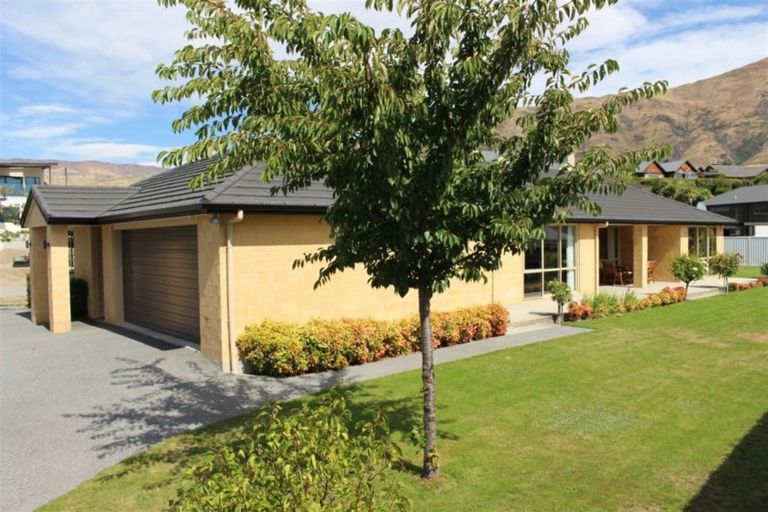 Photo of property in 9 Stonebrook Drive, Wanaka, 9305