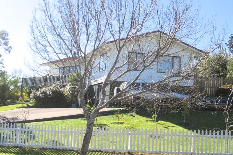 Photo of property in 2 William Hadlow Place, Hatfields Beach, Orewa, 0931