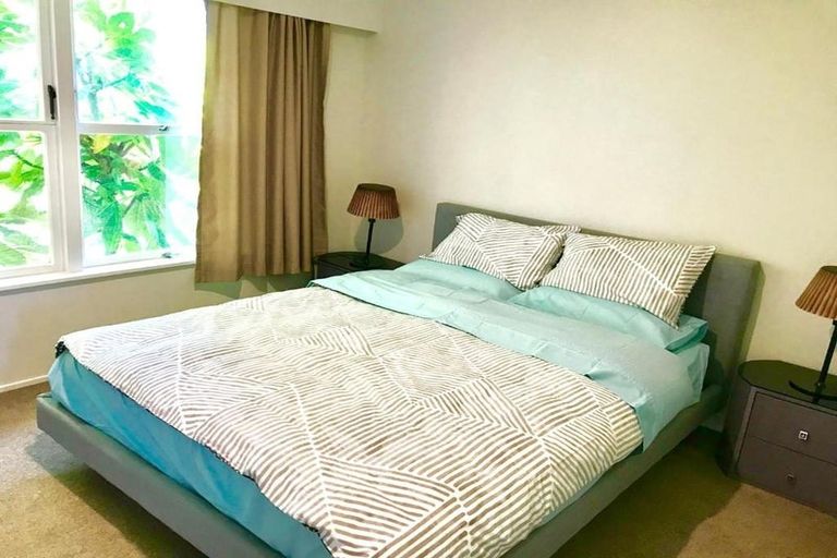 Photo of property in 1/5 Keldale Place, Forrest Hill, Auckland, 0620