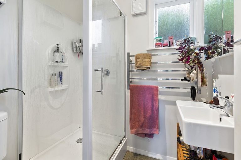 Photo of property in 29 Kellsmere Crescent, Island Bay, Wellington, 6023