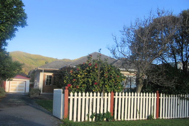 Photo of property in 210 Waiwhetu Road, Waterloo, Lower Hutt, 5011