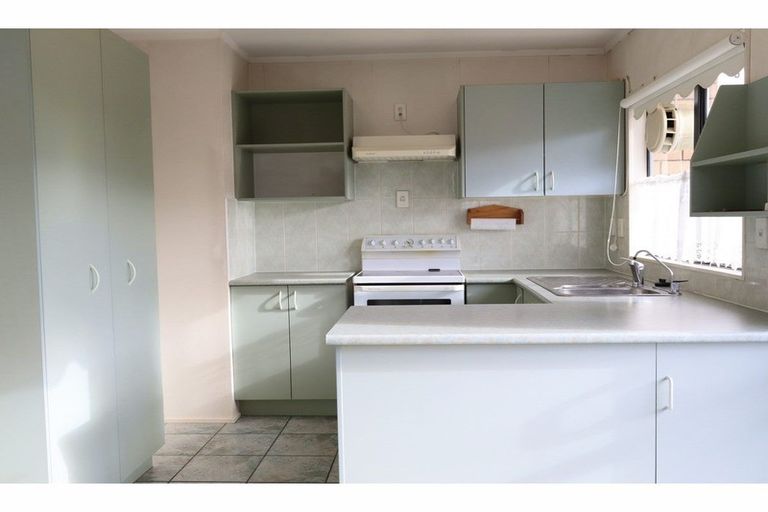 Photo of property in 2/56 Larnoch Road, Henderson, Auckland, 0610