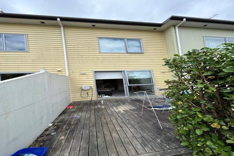 Photo of property in 33/11 Ray Small Drive, Papakura, 2110