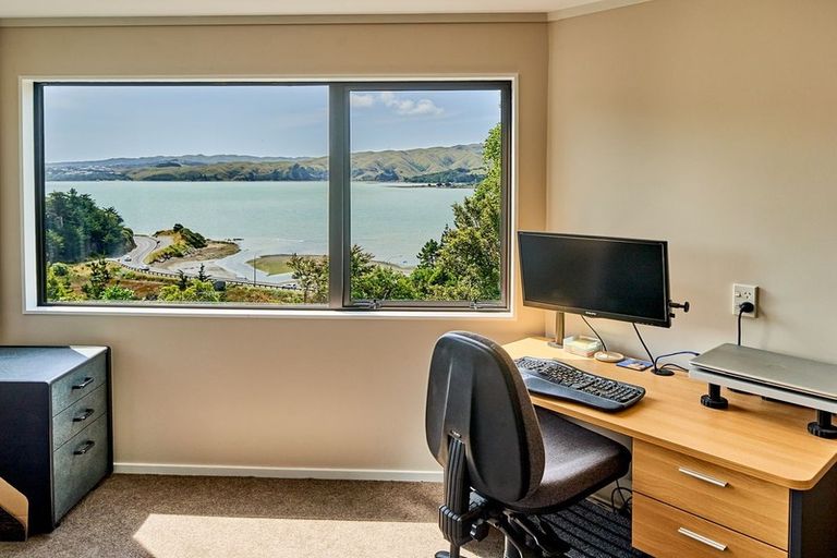 Photo of property in 50 Molyneux Close, Whitby, Porirua, 5024