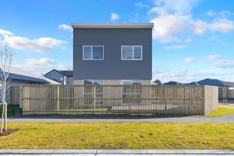 Photo of property in 1 Eric Melrose Lane, Halswell, Christchurch, 8025