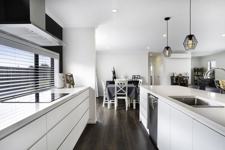 Photo of property in 15 Maple Grove, Kingston, Wellington, 6021