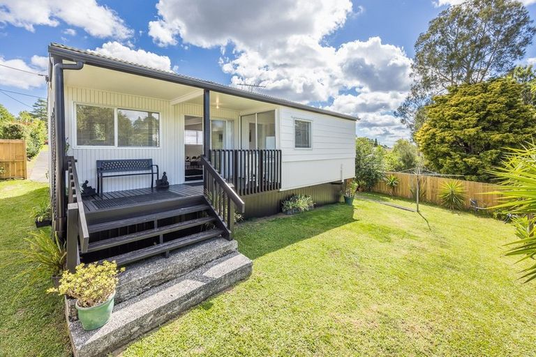 Photo of property in 3/144 Godley Road, Green Bay, Auckland, 0604