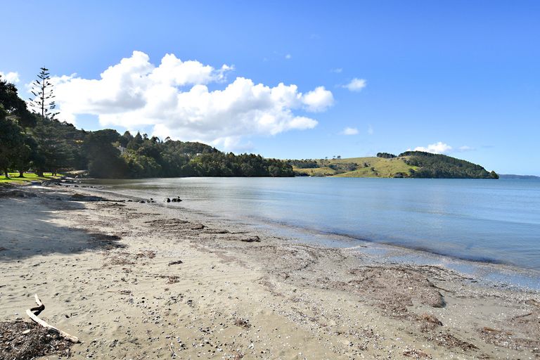 Photo of property in 10 Clinton Road, Tawharanui Peninsula, Matakana, 0986