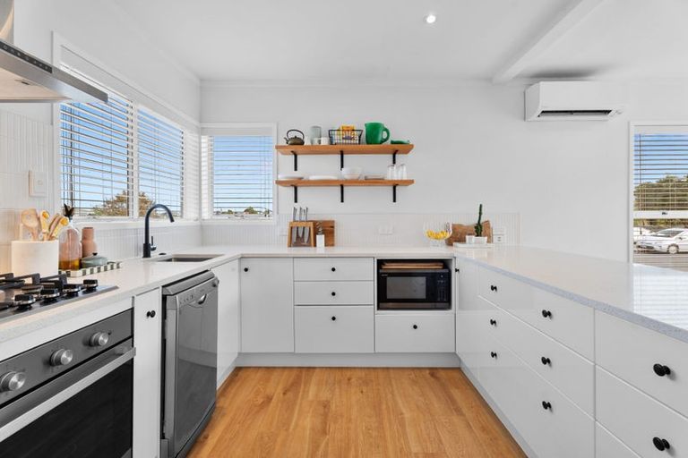 Photo of property in 1/181 Forrest Hill Road, Forrest Hill, Auckland, 0620