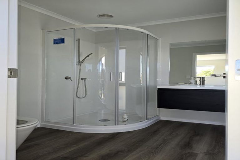 Photo of property in 19 Rotoiti Place, Paraparaumu, 5032