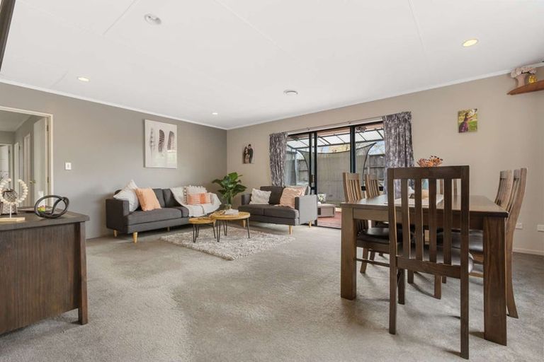 Photo of property in 8 Brough Place, St Andrews, Hamilton, 3200