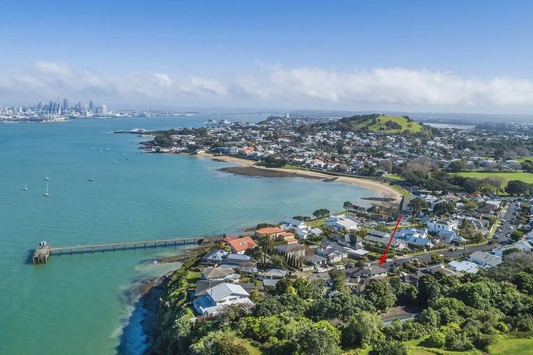 Photo of property in 33 Jubilee Avenue, Devonport, Auckland, 0624