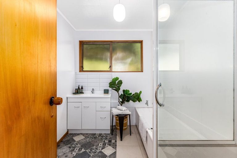 Photo of property in 49 Bayview Road, Paremata, Porirua, 5024