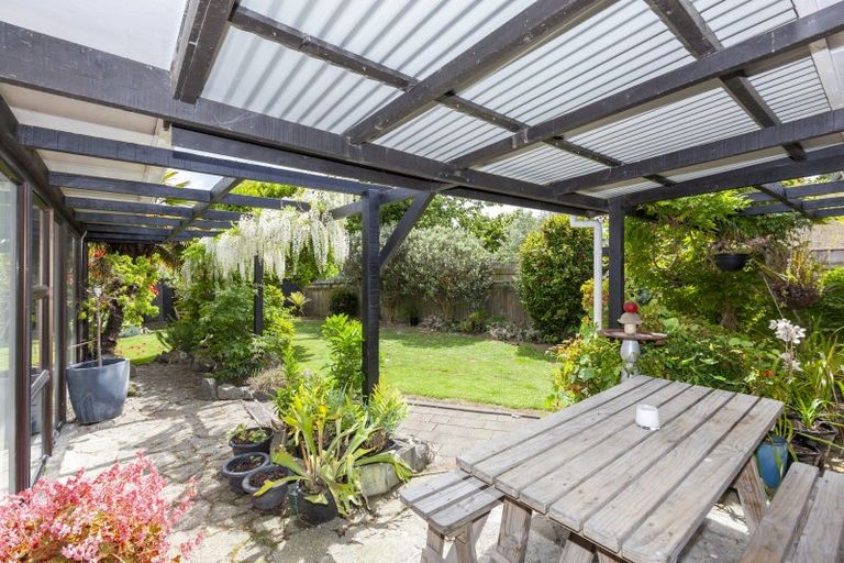 Photo of property in 15a Rosebank Grove, Waikanae, 5036
