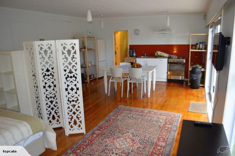 Photo of property in 24 Opou Road, Titirangi, Auckland, 0604