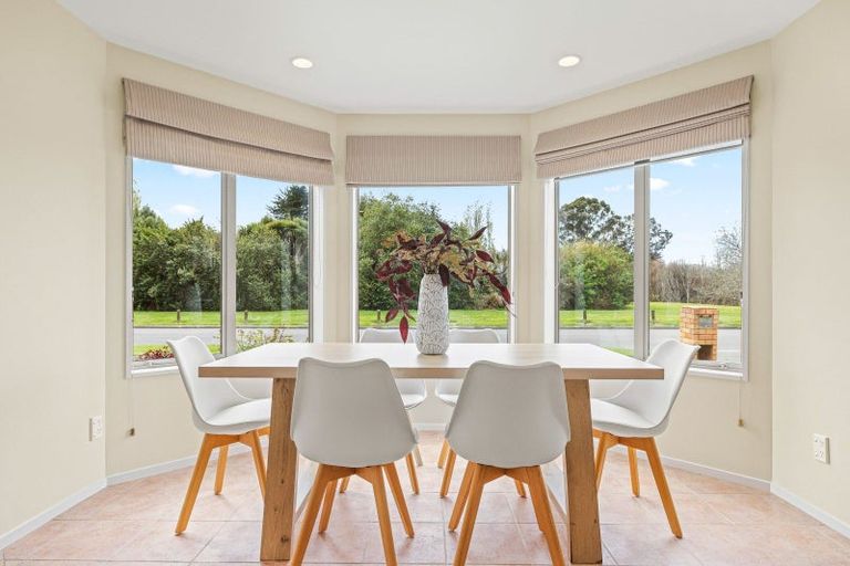 Photo of property in 64 Willowview Drive, Redwood, Christchurch, 8051