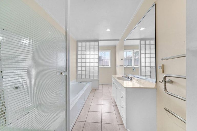 Photo of property in 203 Hill Road, Manurewa, Auckland, 2105