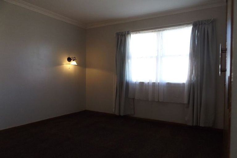 Photo of property in 2/7 Queen Street, Papakura, 2110