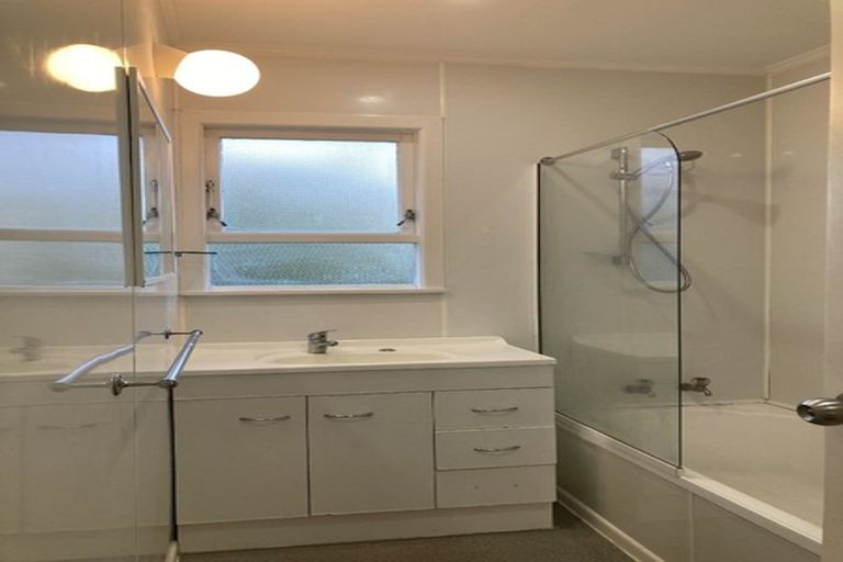 Photo of property in 80 Stottholm Road, Titirangi, Auckland, 0604