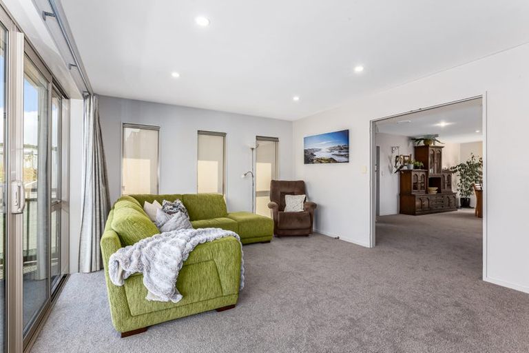 Photo of property in 25 Kahurangi Heights, Aotea, Porirua, 5024