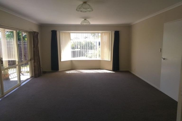 Photo of property in 10 Fieldmoor Place, Parklands, Christchurch, 8083