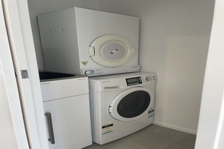 Photo of property in 8 Rauriki Lane, Rosehill, Papakura, 2113