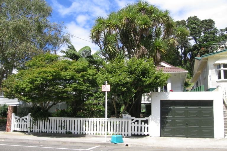 Photo of property in 17 Ngaio Road, Kelburn, Wellington, 6012
