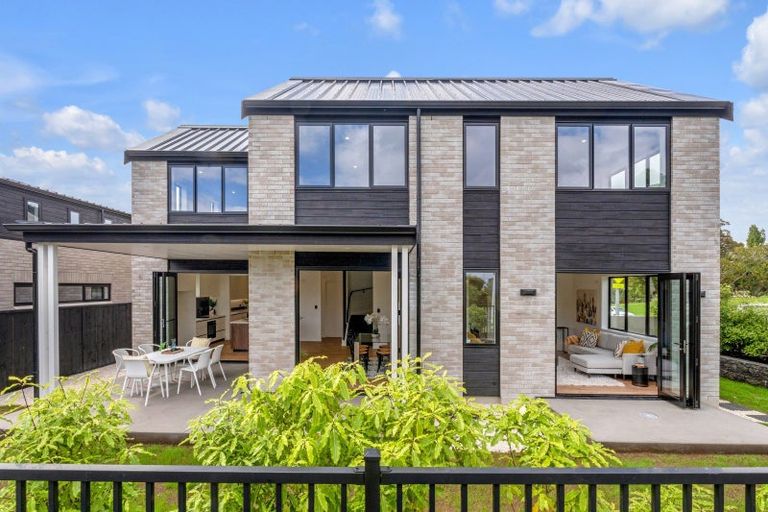 Photo of property in 27 The Boulevard, Sunnyhills, Auckland, 2010