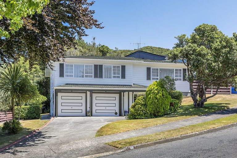 Photo of property in 6 Balliol Drive, Tawa, Wellington, 5028