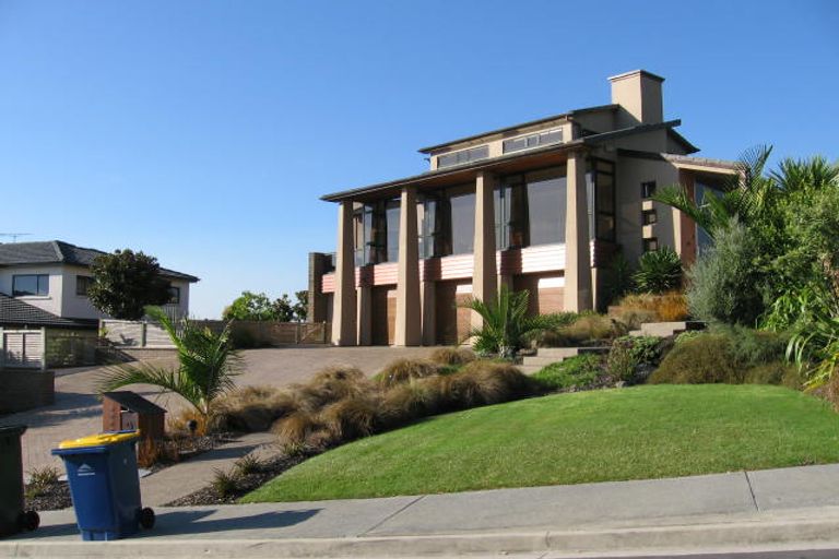 Photo of property in 9 St Clair Place, Browns Bay, Auckland, 0630