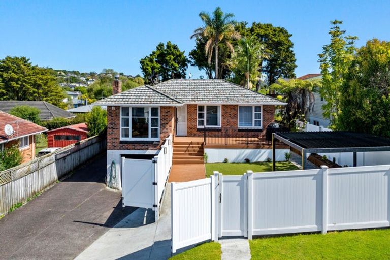 Photo of property in 1/10 Stanaway Street, Hillcrest, Auckland, 0627