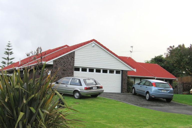 Photo of property in 8 Citation Way, Botany Downs, Auckland, 2010