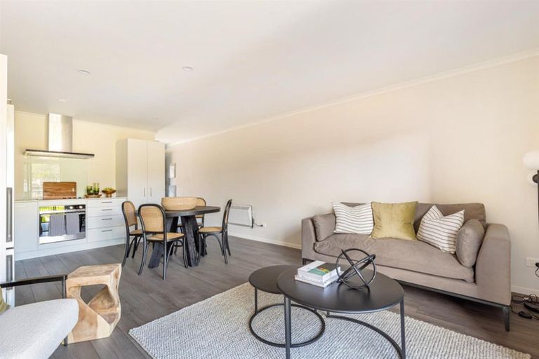 Photo of property in 2 Kumerahou Street, Kumeu, 0810