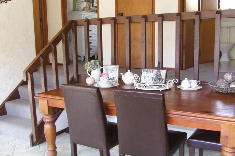 Photo of property in 38 Beaudine Avenue, Glenfield, Auckland, 0629