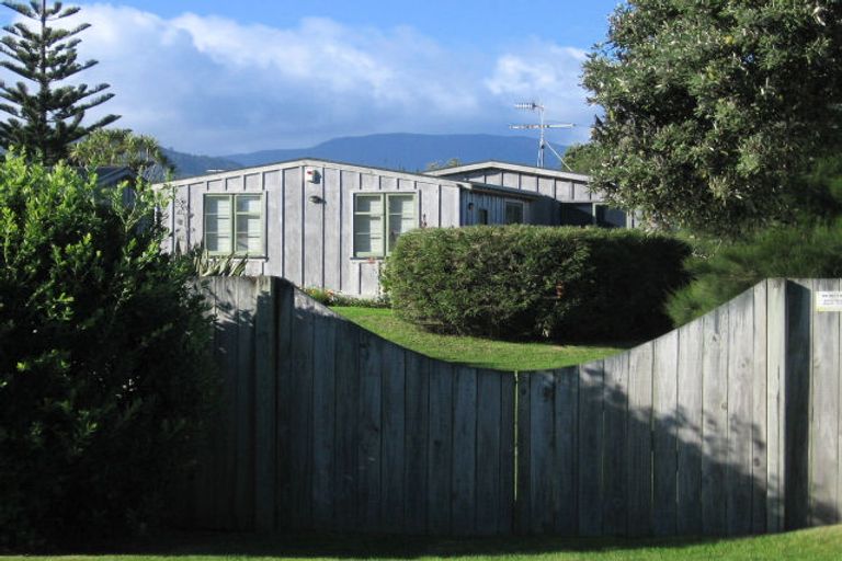 Photo of property in 6 Ngapaki Street, Waikanae Beach, Waikanae, 5036